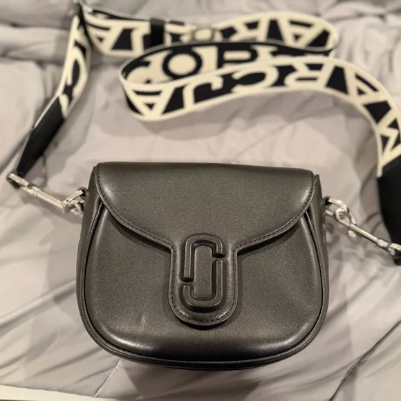 Marc Jacobs Black Crossbody Bag with Bold Strap - Picture 1 of 7